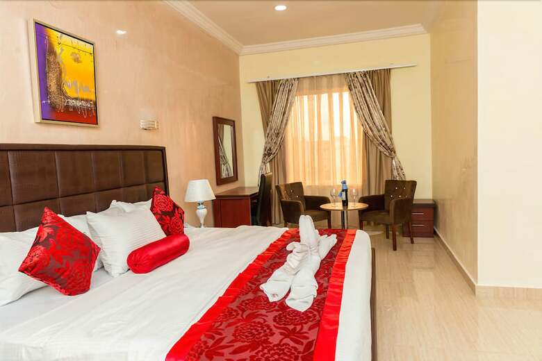 Hotel Sefcon Suites And Apartment