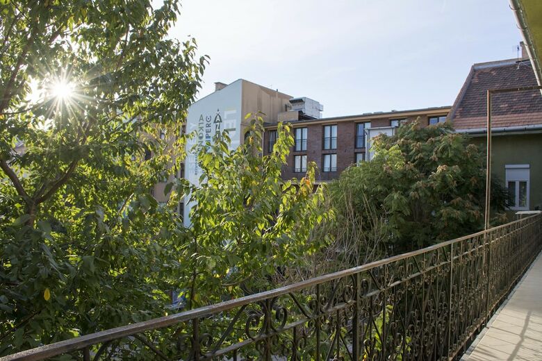 Curry Apartments