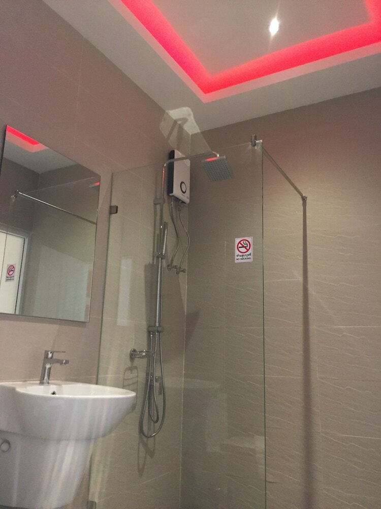 Picasso Hotel 24 Inn