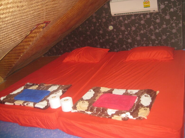 Hostal Tawan Hostel