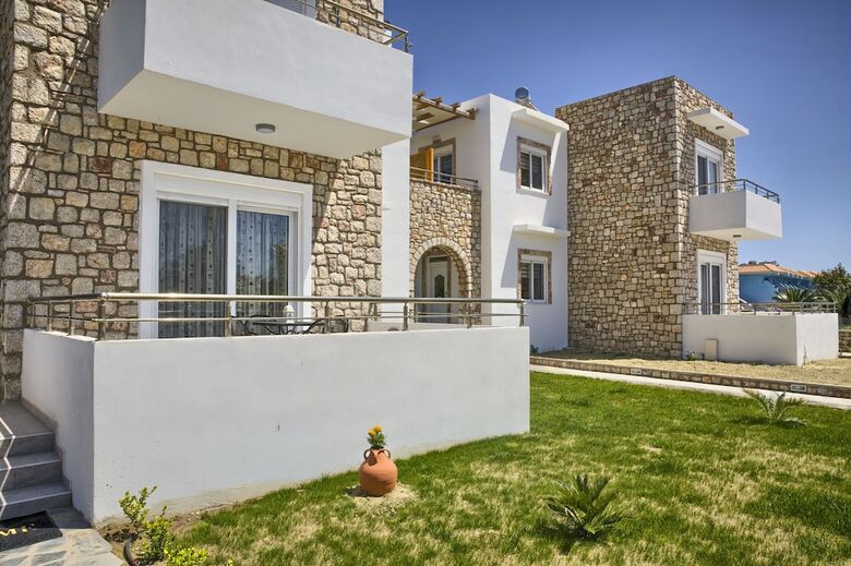 Haraki Stone Apartments