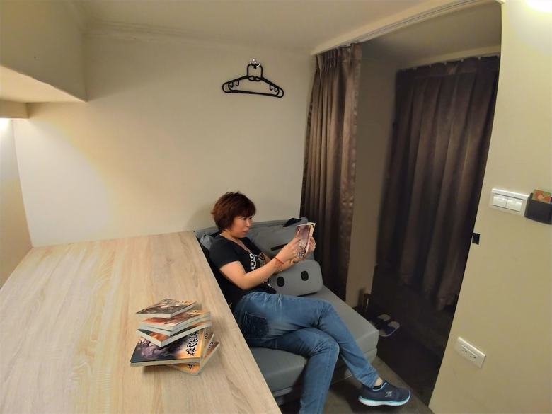 Hostal 1969.book - Hostel