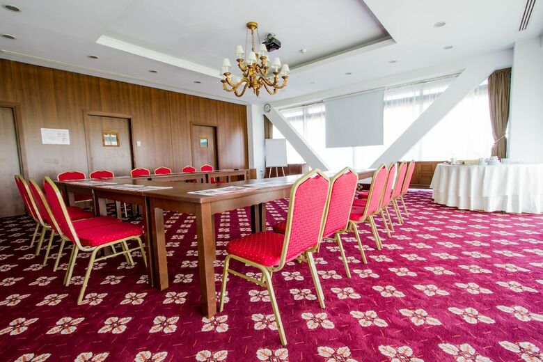 Hotel Ramada By Wyndham Brasov
