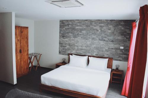 Henry's Hotel & Gastropub