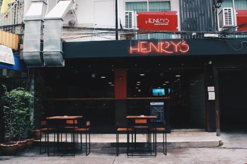 Henry's Hotel & Gastropub