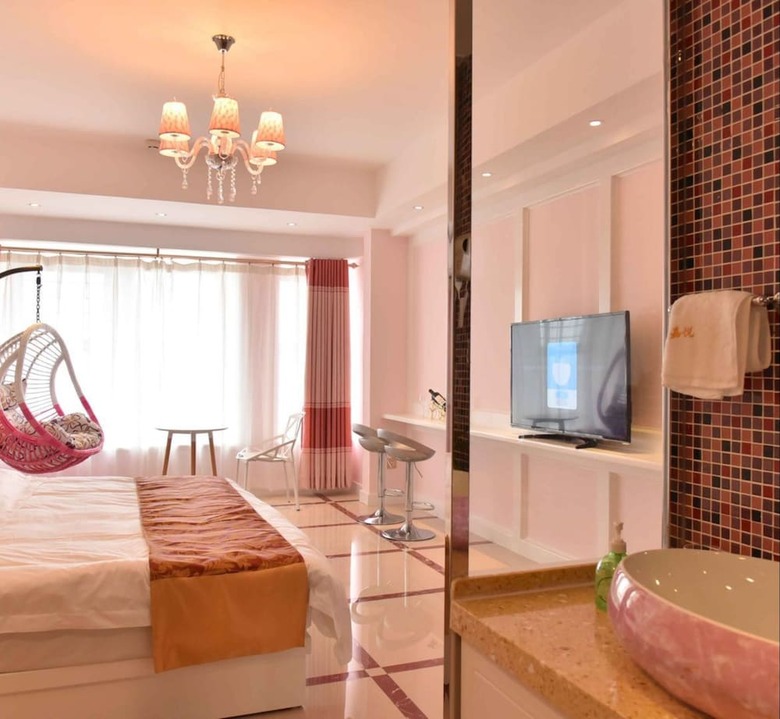 Luoyang Jiayue Theme Hotel