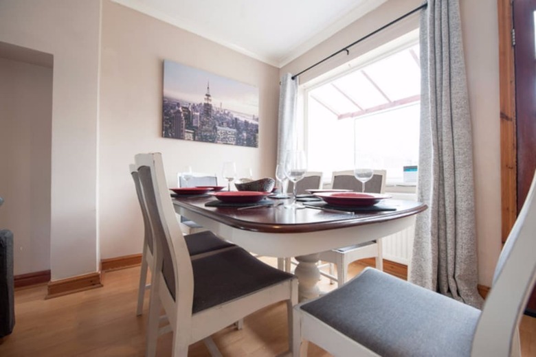 Holiday Home - Sleeps 7