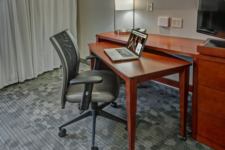 Hotel Courtyard By Marriott Lima