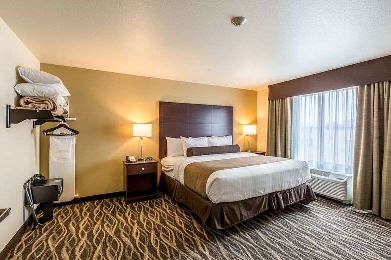 Cobblestone Hotel & Suites - Hartford