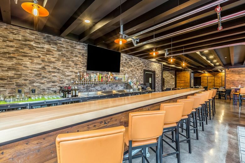 Cobblestone Hotel & Suites - Hartford