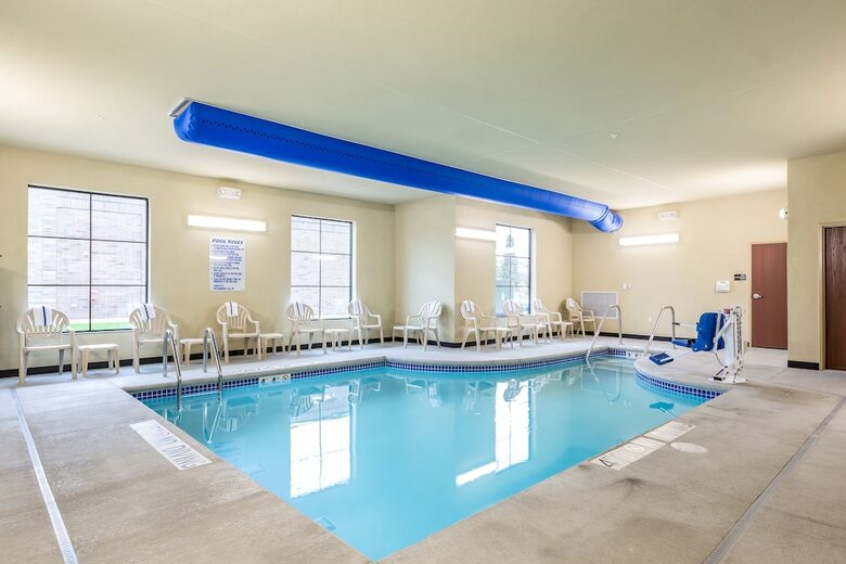 Cobblestone Hotel & Suites - Hartford