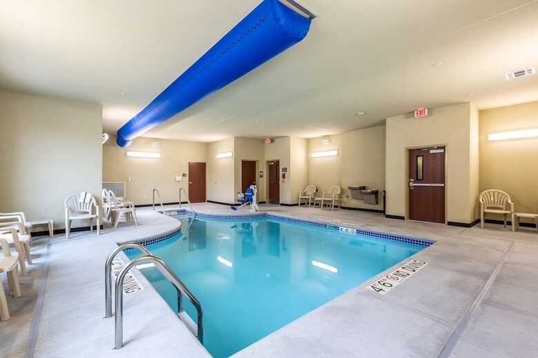 Cobblestone Hotel & Suites - Hartford