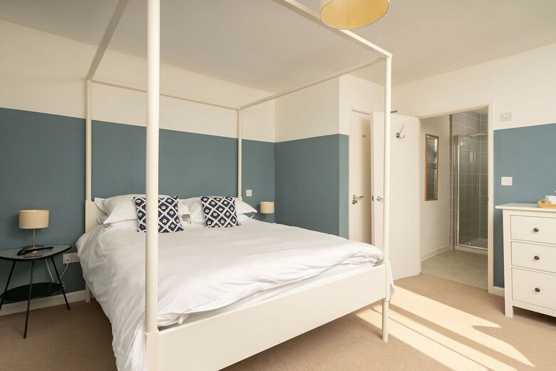 Bed & Breakfast Chillington House