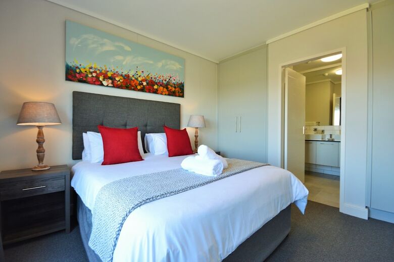 Waters Edge Luxury Apartments