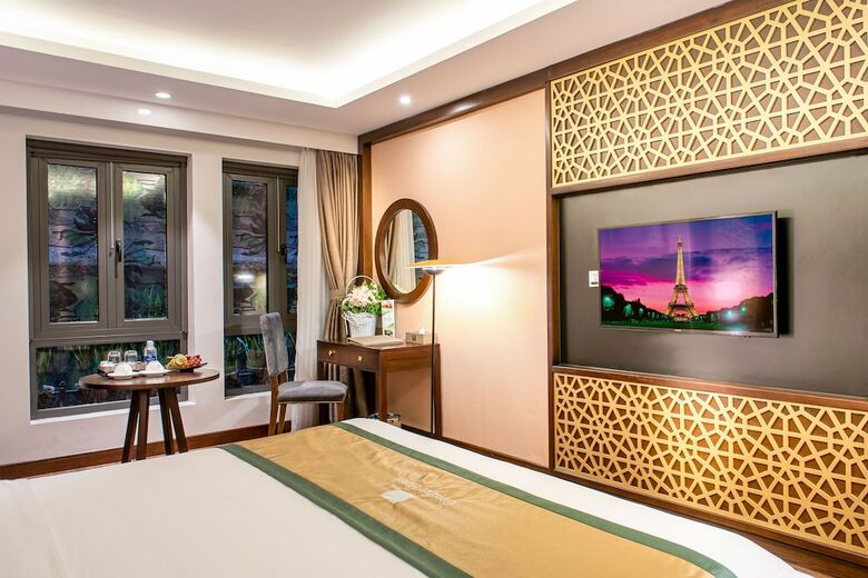 Conifer Grand Hotel