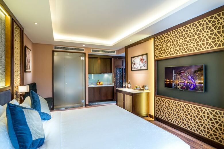 Conifer Grand Hotel