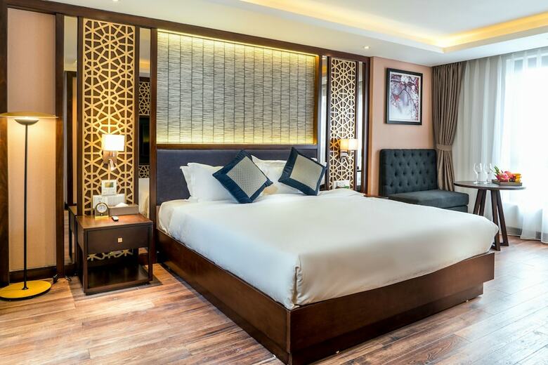 Conifer Grand Hotel