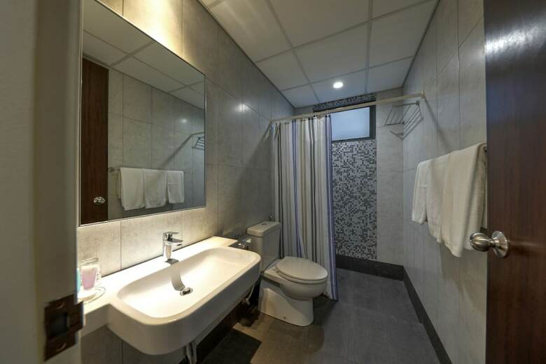 Acappella Suite Hotel