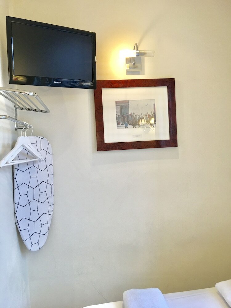 Paramount Hotel