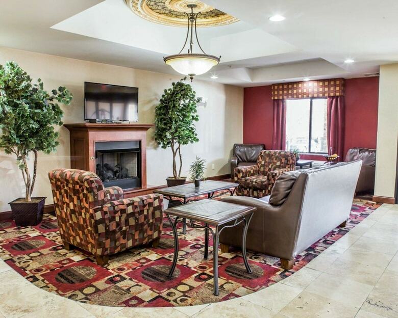 Hotel Comfort Suites Four Seasons