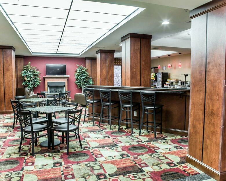 Hotel Comfort Suites Four Seasons