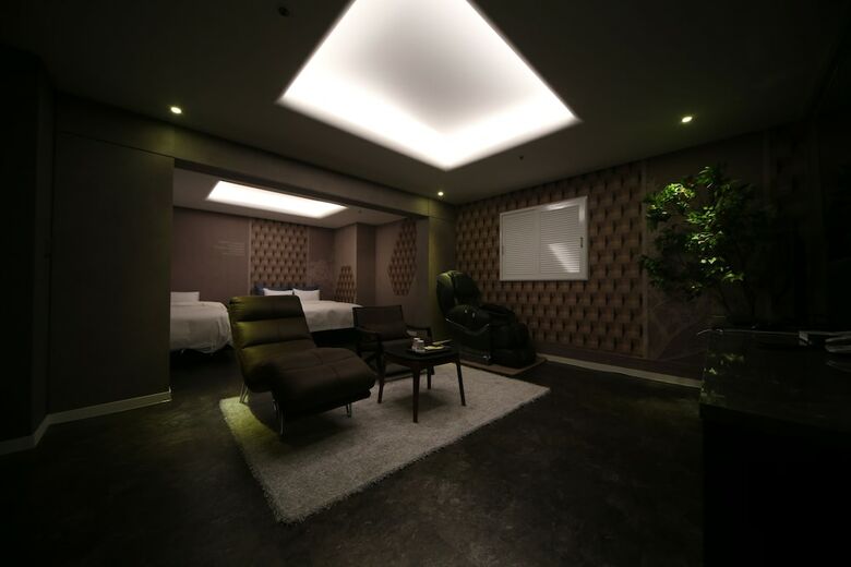 Hotel Drama Motel