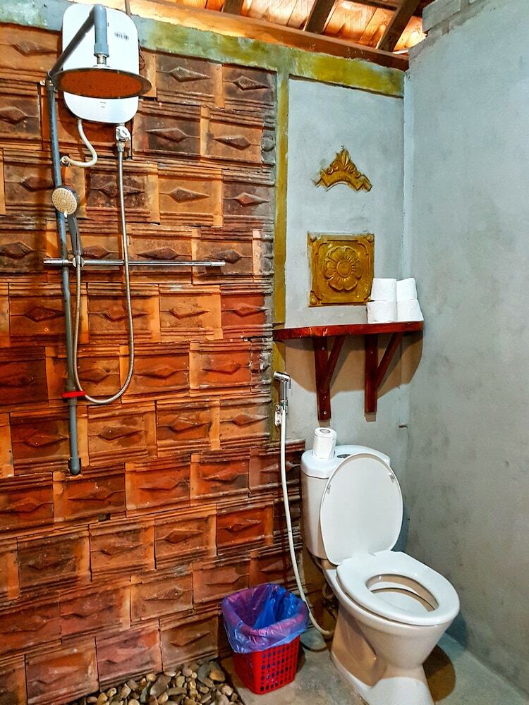 Hotel Highway 20 Homestay