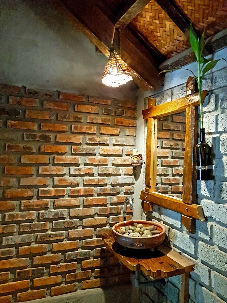 Hotel Highway 20 Homestay