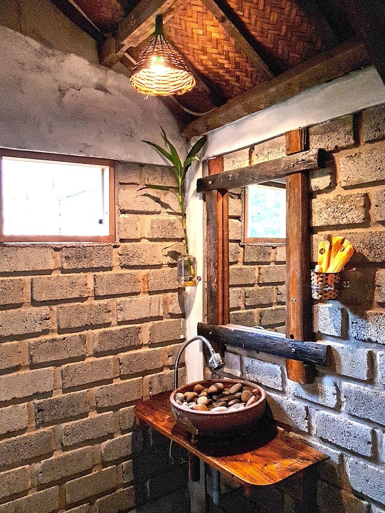 Hotel Highway 20 Homestay