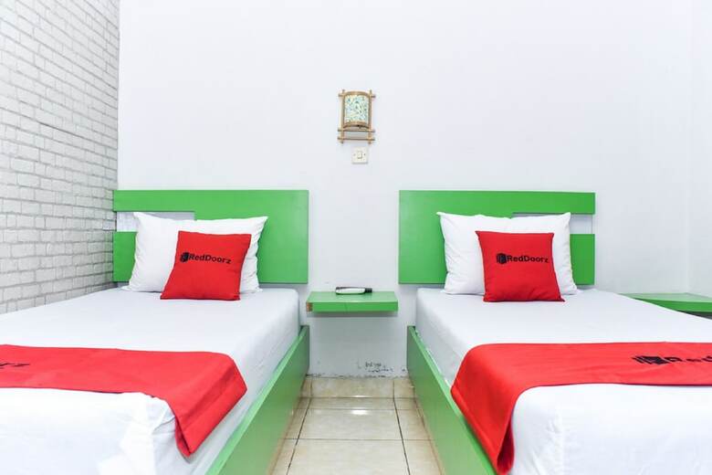 Hotel Reddoorz Plus Near Hartono Mall