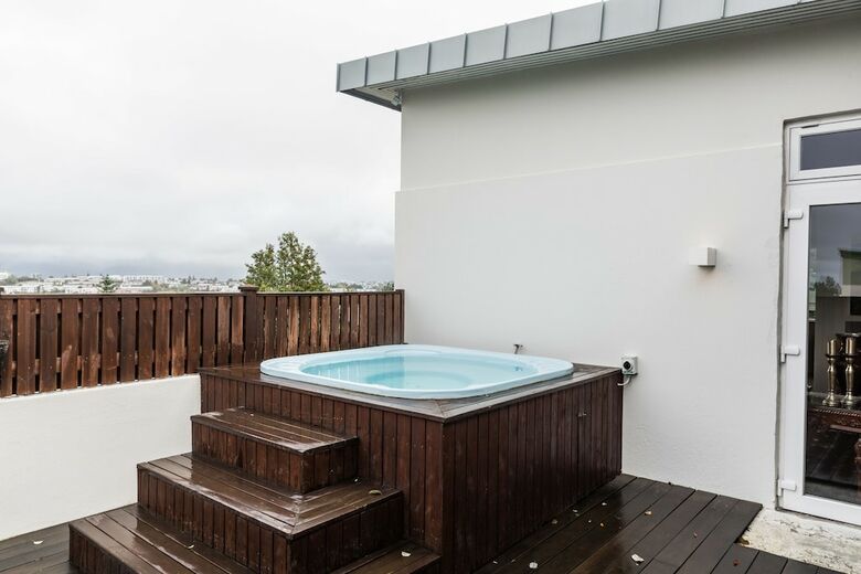 Sjf Villa With Hot Tub And Mountain View