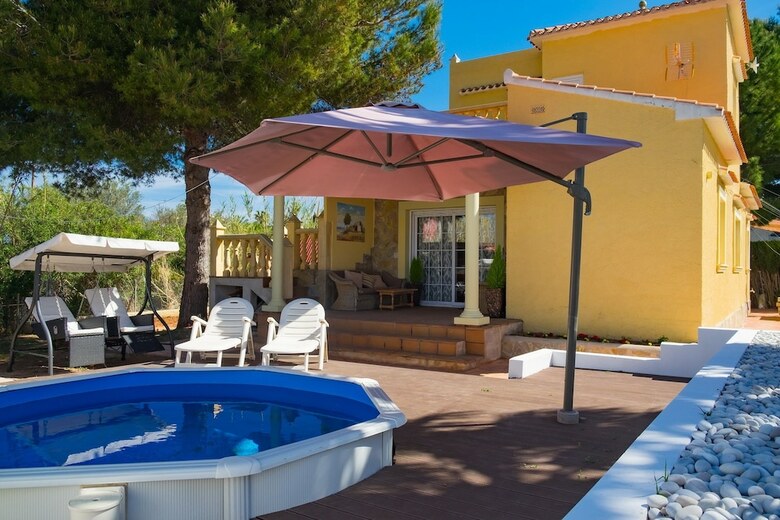 Eliza Villa Lux