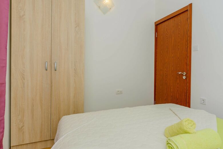 Paradise Bay Apartments
