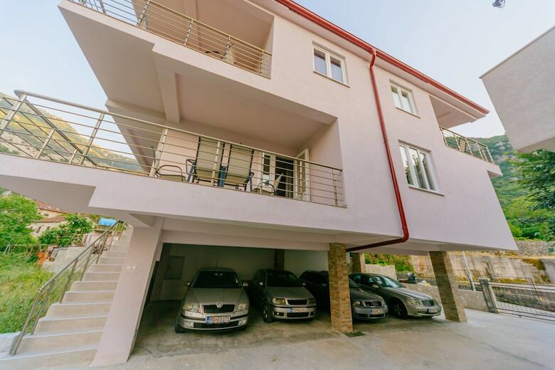 Paradise Bay Apartments