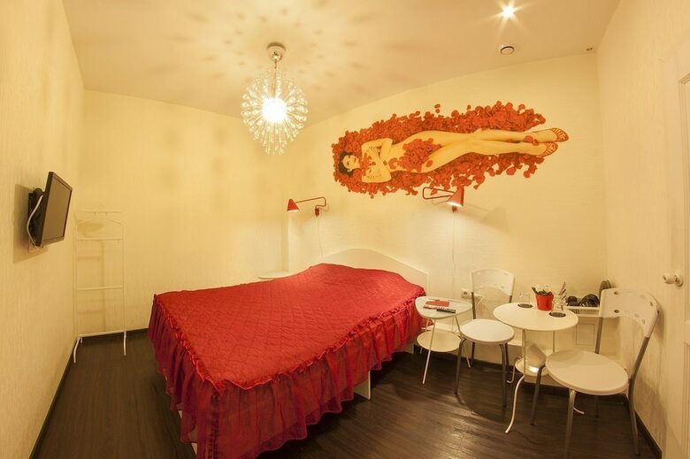 Red Hotel