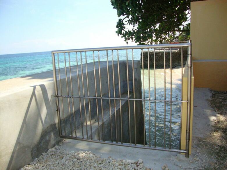 Hotel Luzmin Bh - Beachfront Cottages