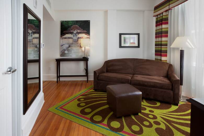Hotel Gibbs Downtown Riverwalk