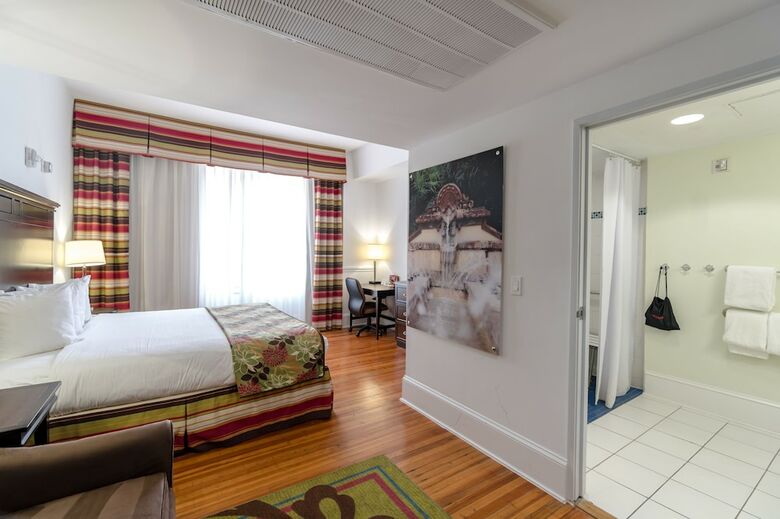 Hotel Gibbs Downtown Riverwalk
