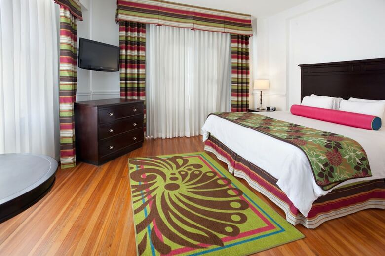 Hotel Gibbs Downtown Riverwalk