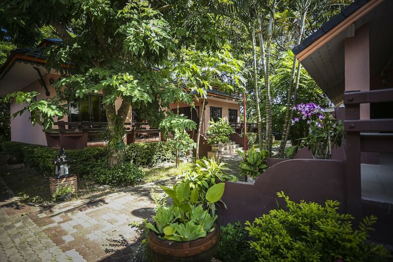 Hotel Phalaburi Resort