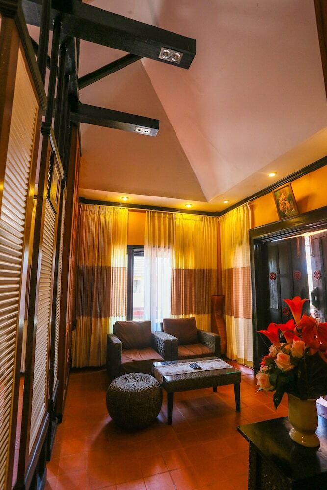 Hotel Phalaburi Resort