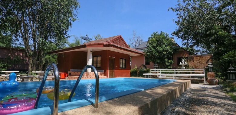 Hotel Phalaburi Resort