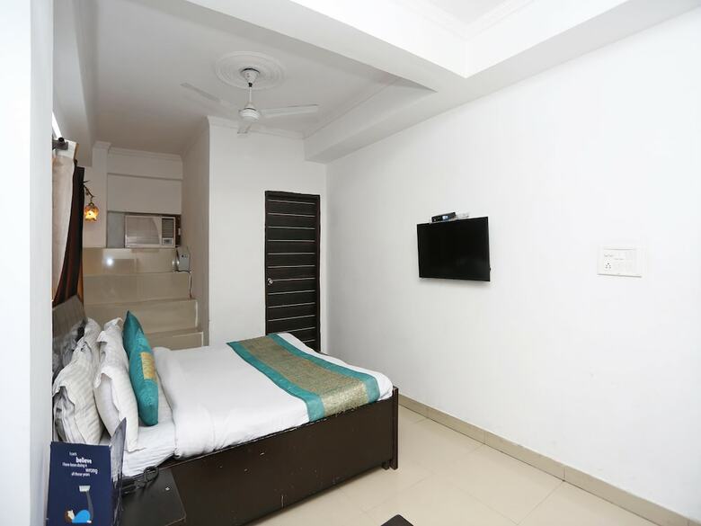 Hotel Oyo 8253 Golden Heights