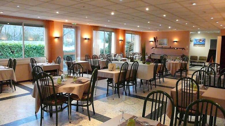 Hotel H�tel Restaurant Les Ch�nes