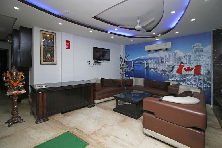 Oyo 8933 Hotel Cg International