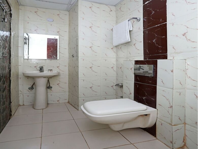 Oyo 8933 Hotel Cg International