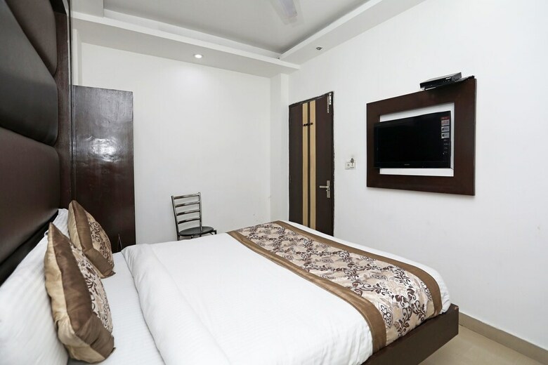 Oyo 8933 Hotel Cg International