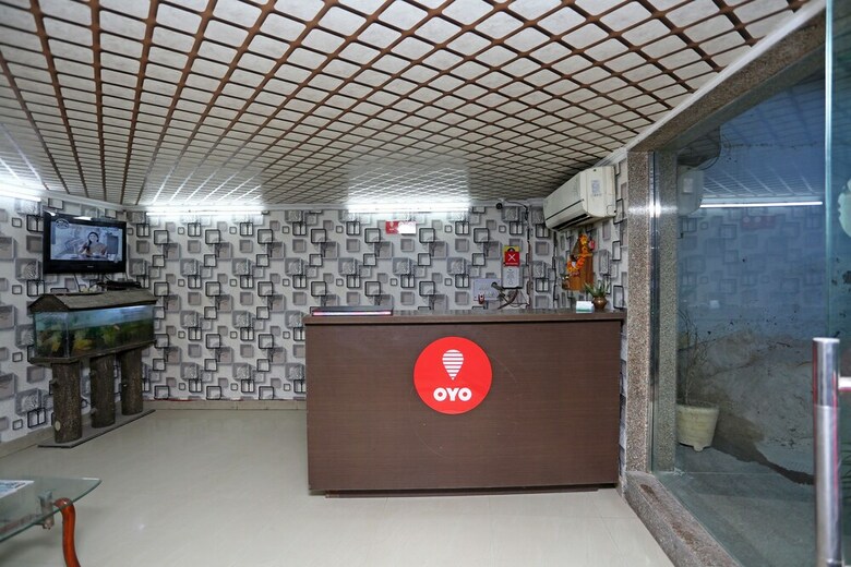 Oyo 9786 Hotel Aerolook