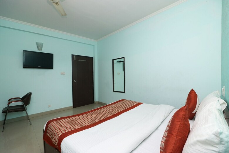 Oyo 9786 Hotel Aerolook
