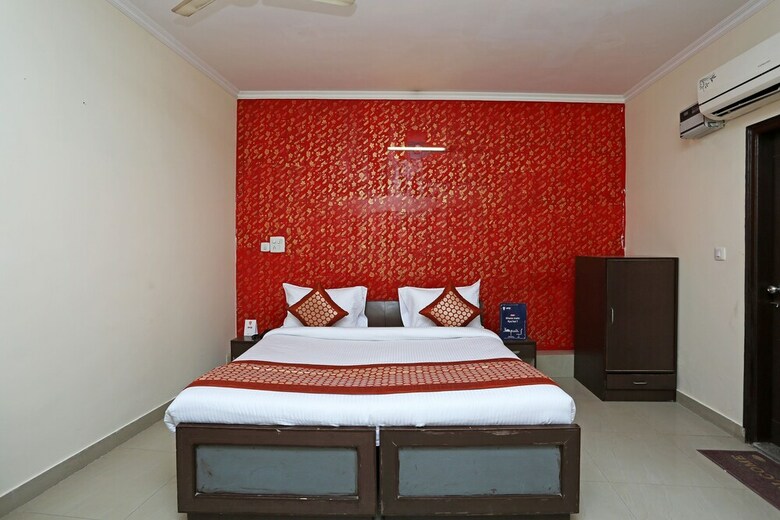Oyo 9786 Hotel Aerolook